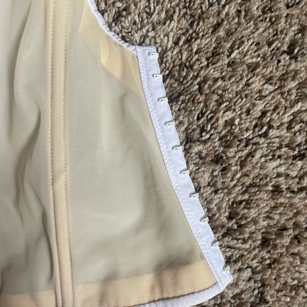 David's Bridal White Strapless Bra - Picture 4 of 9